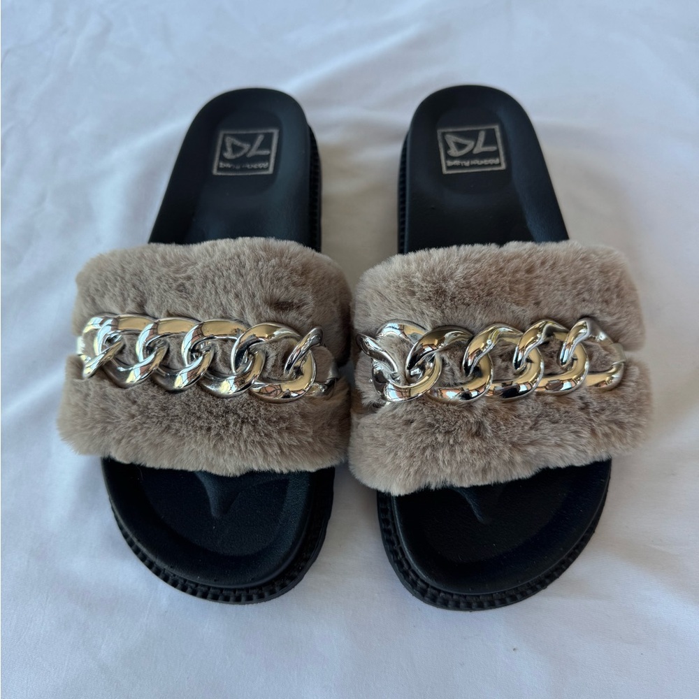 Dirty Laundry Faux Fur Slide Women’s Sandal Size 8